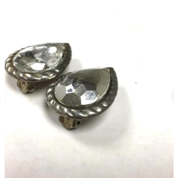 Vintage 50's Teardrop Silver-tone Lucite Earrings - Clear Faceted Glass Clip-ons - Picture 6 of 7